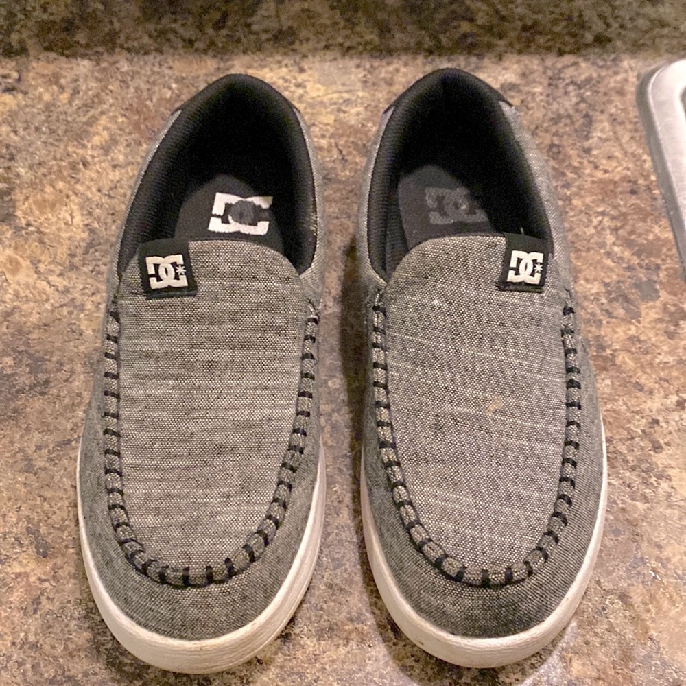 Mens size 7/ skater D/C soil-on